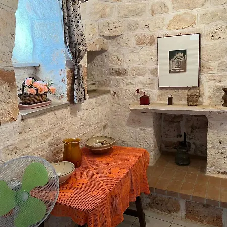 Trullo L'ulivo بيت للعطل