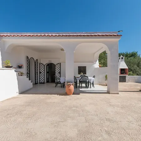 Trullo L'ulivo بيت للعطل