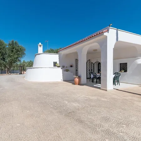 Trullo L'ulivo بيت للعطل *