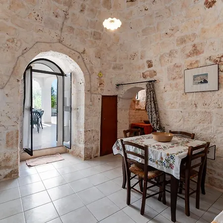 Trullo L'ulivo بيت للعطل *